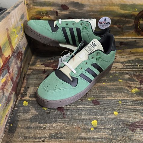 Nwt In Box [Id8409] Adidas Rivalry 86 Low Preloved Green Gum Size 11 Check My Inventory Ships Asap Adidas Indoor Soccer Shoes, Adidas Shoes Men, Adidas Ultra Boost 19, Adidas Rivalry, Men Adidas, Adidas Response, Adidas Originals Nmd, Adidas Tennis Shoes, Boost Shoes