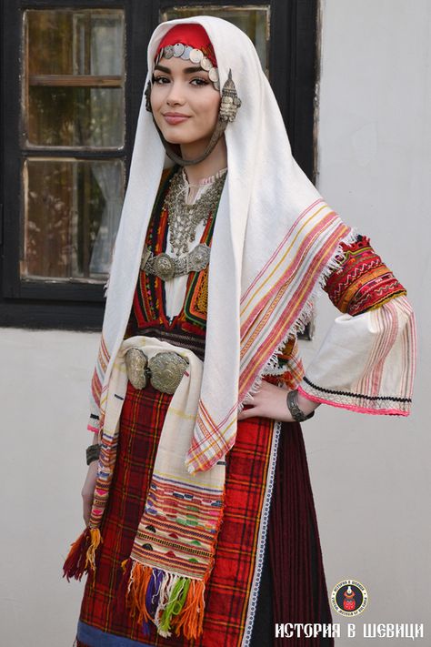 Traditional Bulgarian clothing from Komotini area, Greece. Credit: Slavyan Stoyanov

This clothing was specifically Bulgarian and is one of the rare examples in the Balkans where ethnic groups from one religion didn't wear the same outfits (in this case Greeks and Bulgarians in the Komotini area) Traditional Bulgarian Clothing, Greece Traditional Clothing, Romani Clothing, Bulgarian Traditional Clothing, Rhodope Mountains, Folkloric Dress, Bulgarian Women, Bulgarian Culture, European Costumes