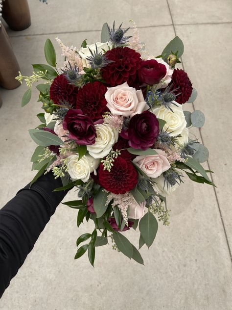 Burgundy And Champagne Bouquet, Cranberry Wedding Bouquet, Burgandy Wedding Flowers Bouquets, Burgundy Rose Bouquet, Burgundy Wedding Decor, Hoco Flowers, Burgundy Bridal Bouquet, Pink And Burgundy Wedding, Cranberry Wedding