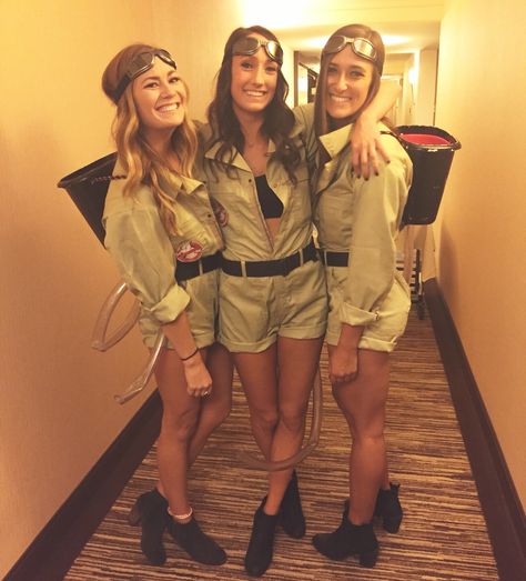 Halloween Costumes 2015 - GHOSTBUSTERS (girls edition) Ghostbuster Halloween Costume, Halloween Costume Group, Best Group Halloween Costumes, Ghostbusters Costume, Diy Ghost, Costumes College, Friend Costumes, Cute Group Halloween Costumes, Bff Halloween Costumes