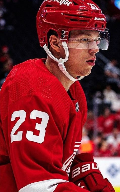 Lucas Raymond, Detroit Redwings, Boys Hockey, Hockey Men, Ray Ray, Hockey Pictures, Detroit Red Wings Hockey, Red Wings Hockey, Nhl Players