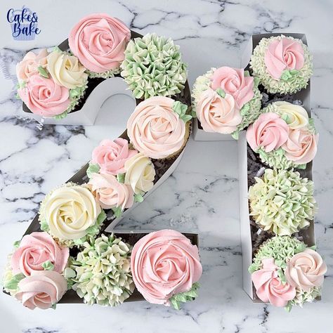 Number Cupcakes, Garden Theme Cake, Flower Cupcake Cake, Bday Cupcakes, Cake Piping Techniques, 21st Birthday Cupcakes, Monogram Cupcakes, Buttercream Flowers Cupcakes, 21st Bday Party