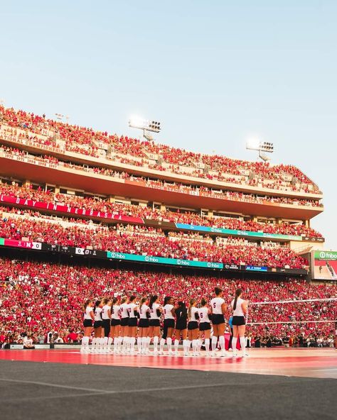 Nebraska Volleyball Aesthetic, Nebraska Volleyball Wallpaper, Libero Aesthetic, Volleyball Nebraska, Stanford Volleyball, Nebraska Volleyball, Nfl Wallpaper, Volleyball Wallpaper, Volleyball Stuff