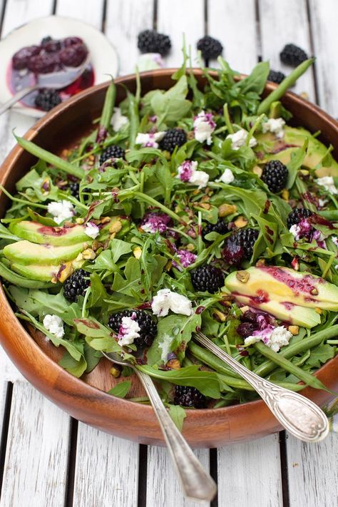 Avocado and Blackberry Salad with Grilled Blackberry Dressing #arugula #avocado #blackberries #goatcheese #greenbeans #mediterraneanevoo #pistachios #whitebalsamicvinegar Blackberry Dressing, Blackberry Salad, Unique Salad, Salad Inspiration, Satisfying Salads, July Recipes, Seasonal Salad, Radish Salad, Pear Salad