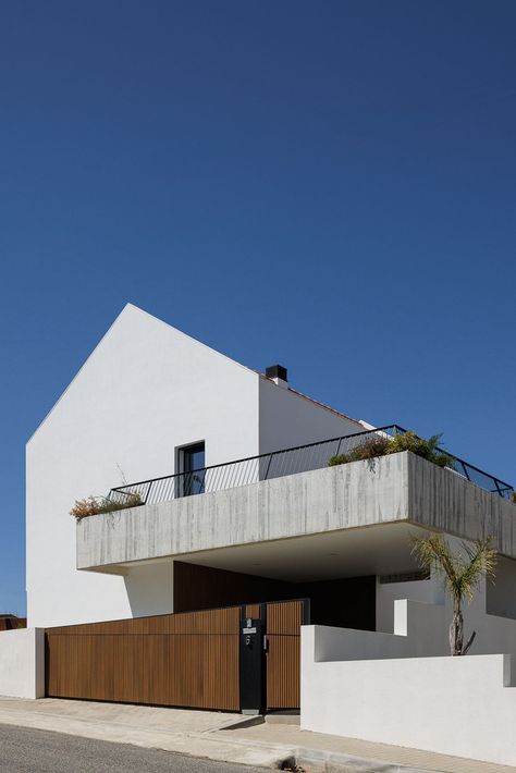 Gallery of BD Houses / Esquissos - Arquitectura e Consultoria - 10 Exterior Wall Materials, Minimal Architecture, Courtyard Design, Parametric Architecture, Residential House, Nordic Home, Residential Interior Design, Minimalist Architecture, Space Architecture