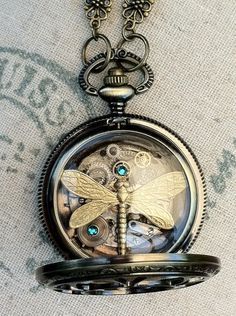 Tattoo Ideas Dragonfly Locket, Steampunk Witch, Steampunk Pocket Watch, Steampunk Aesthetic, Mode Steampunk, Old Watch, Antique Pocket Watch, Watch Gears, Hardware Jewelry