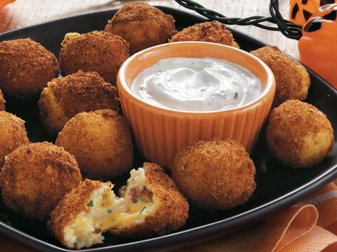 Loaded monster mash bites Cheesy Potato Bites, Loaded Potato Bites, Mashed Potato Bites, بطاطس مهروسة, Mashed Potato Balls, Potato Balls, Loaded Mashed Potatoes, Plain Bread, Stuffed Potato Balls