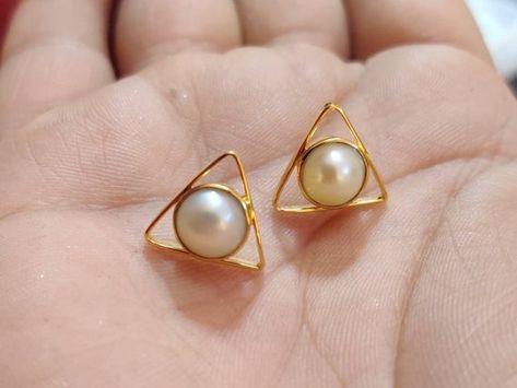 Hey, I found this really awesome Etsy listing at https://www.etsy.com/listing/968693456/natural-culture-pearl-stud-earrings Unique Pearl Earrings, Pearl Earrings Designs, Diamond Pendant Jewelry, Real Pearl Earrings, Diamond Jewelry Earrings, Modern Gold Jewelry, Stud Earrings Unique, Rings Fashion, Coral Jewelry