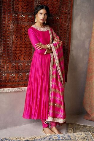 Handloom Chanderi Anarkali Set Punit Balana Suits, Pink Anarkali Suits, Chanderi Anarkali, Golden Lehenga, Punit Balana, Simple Suit, Pink Anarkali, Anarkali Dresses, Indian Fashion Trends