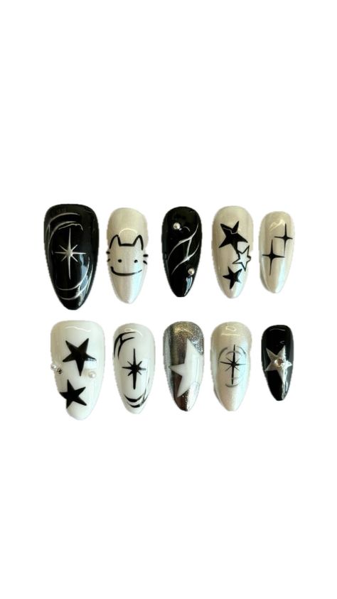 Yk2 Aesthetic Nails, Nail Yk2, Yk2 Nails Stars, Grown Out Gel Nails, Evangelion Nails, Simple Black And White Nails, Stray Kids Nail Art, Nail Designs Grunge, Yk2 Nails