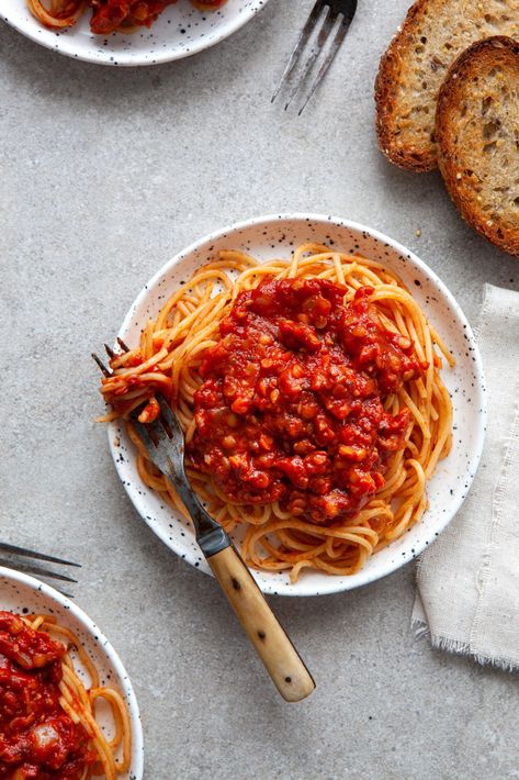 Vegan Lentil Bolognese Sauce | kellyneil.com - A hearty and nutritious sauce for pasta that only takes 25 minutes to cook! It's also cheap to make and freezes well. You really can't go wrong! #veganlentilrecipes #veganlentilbolognese #plantbasedrecipes #plantbasedrecipesforbeginners Lentil Sauce, Vegan Lentil Bolognese, Vegan Lentil Recipes, Minestrone Soup Easy, Sauce For Pasta, Lentil Bolognese, Canned Lentils, Vegan Lentil, Dried Lentils