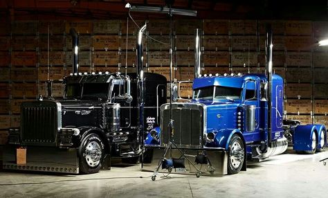 2006 Black Peterbilt 379 & 2013 Blue Peterbilt 389 Black Peterbilt, Custom Peterbilt, Custom Big Rig, Peterbilt 359, American Trucks, Peterbilt 389, Custom Big Rigs, Peterbilt 379, Trucking Life