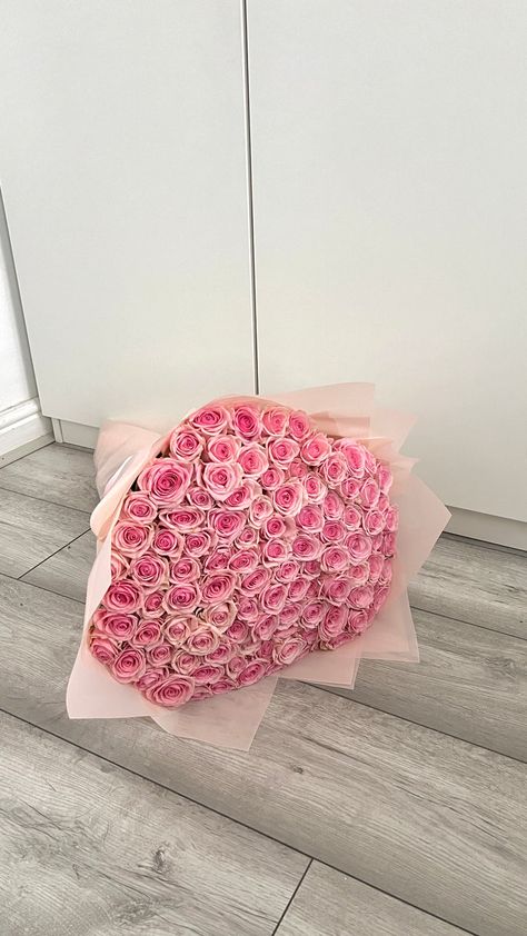 100 Pink Rose Bouquet – Bouquet Corner 100 Pink Roses Bouquet, Roses And Daisies Bouquet, 100 Roses Bouquet, Pink Birthday Gifts, Pink Bouquet Flowers, Pink Flowers Bouquet, Pretty Bouquets, Pink Roses Bouquet, Bouquets Of Roses