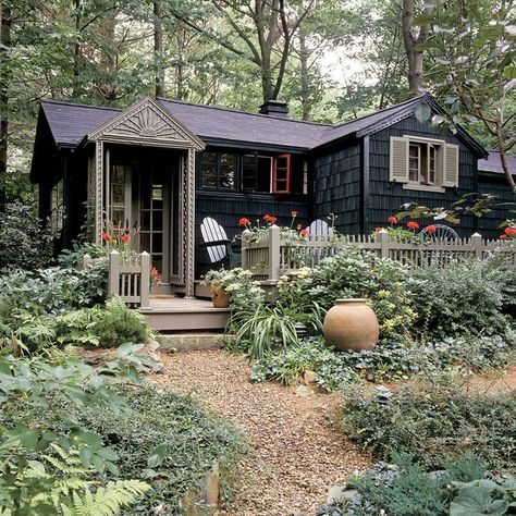 Rustic Cottage Exterior, Cottage House Exterior, Small House Exterior, Cottage Journal, Maine Cottage, Beach Haven, Cottage Exterior, Cottage Style Decor, Country Cottages