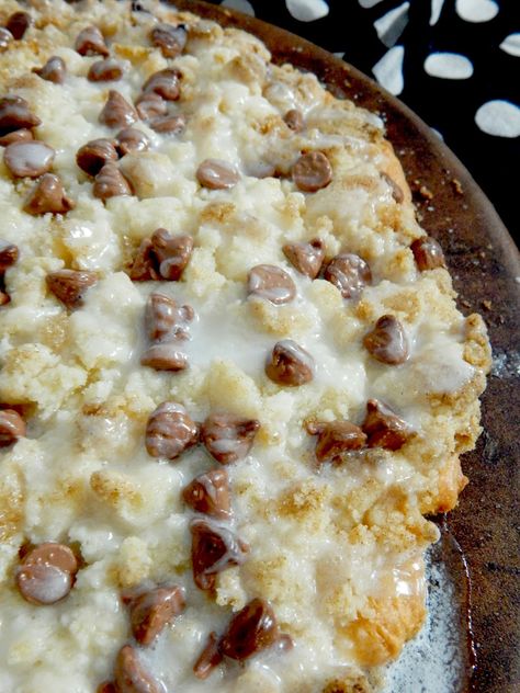 Ally's Sweet and Savory Eats: Chocolate Chip Cookie Dough Pizza Cookie Dough Pizza, 2024 Diet, Chocolate Chip Pizza, Chocolate Chip Cookie Pizza, Dessert Pizza Recipes, Dough Pizza, Cookie Pizza, Fire Pizza, Baking Stone