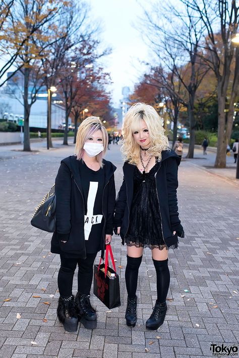 the GazettE Visual Kei Fan Fashion in Tokyo (1) Gothic Gyaru, Gyaru Rokku, Goth Gyaru, Goshikku Gyaru, Gyaru Harajuku, Rokku Gyaru, Grunge Girl Aesthetic, Japanese Gyaru, Gyaru Kei