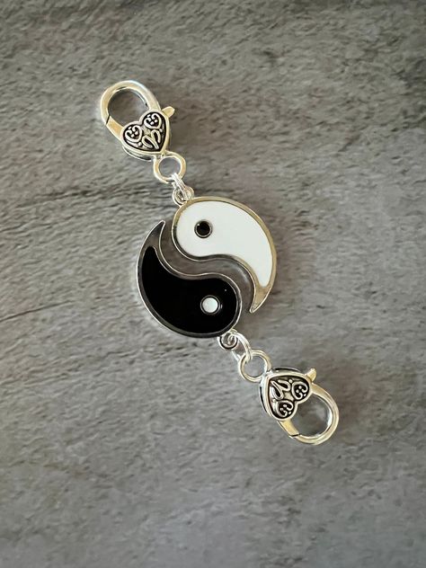 Cute Jewelry With Dangling Charms For Friendship, Friend Ship Necklaces Bff, Best Friends Necklaces Moon, Yin Yang Bff Necklaces, Yin And Yang Necklace Love Couple, Bff Jewelry, Yin Yang Charm, Journal Jewelry, Pretty Jewelry Necklaces