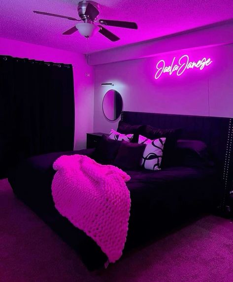 Home Decor Room Bedrooms, Beds Up High, Baddie Room Color Ideas, Black Grey Pink Bedroom Ideas, Things To Put In Your Bedroom Decor, Bedroom Ideas Black Comforter, Bedroom Ideas For Black Women, Purple Bedroom Inspirations, Black Room Ideas Aesthetic