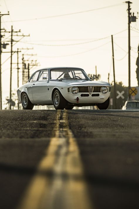 Alfa Romeo Gta, Gta Cars, Alfa Romeo Gtv, Alfa Romeo Cars, Custom Muscle Cars, Old School Cars, Alfa Romeo Giulia, Cars And Coffee, Old Car