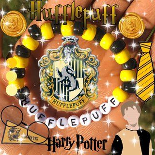 Hogwarts Bracelets, Harry Potter Bracelet, Pulseras Kandi, Diy Kandi Bracelets, Pony Bead Bracelets, Diy Beaded Rings, Anime Jewelry, Diy Friendship Bracelets Patterns, Kandi Bracelets