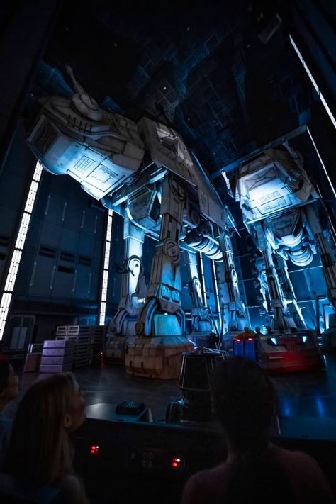 Disney Hollywood Studios, Disney World Tips, Disney Parque, Star Wars Galaxy's Edge, At At Walker, Usa Trip, Disney's Hollywood Studios, Disney Cast, Star Wars Trilogy