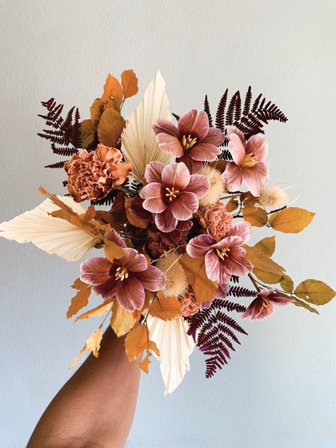 Fall Flower Arrangements, Cat Air, Floral Designer, Lukisan Cat Air, Winter Flowers, Arte Floral, Fall Floral, Fall Flowers, Design Floral