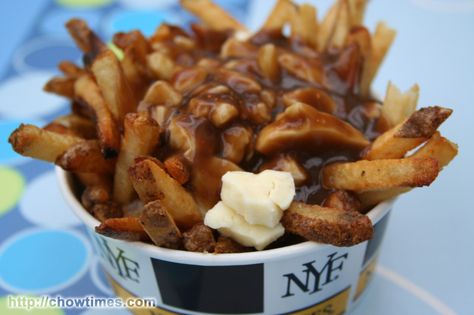 New York Fries Gravy Recipe, Sauce For French Fries, New York Fries, Poutine Recipe, Chili Fries, Food Truck Business, Hashbrown Recipes, Cheese Curds, Canadian Food