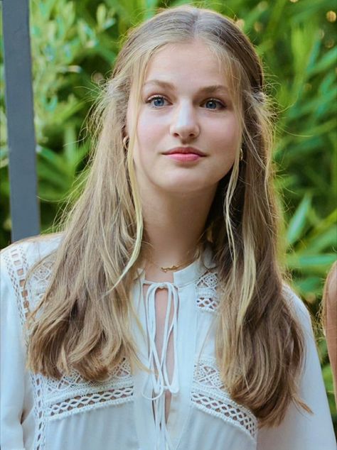 August 1, 2022 📍Cartuja Of Valldemossa, Mallorca, Spain | 📸 CarlosAlvarez Princess Eleanor Of Spain, Queen Logo, Leonor Princess, Leonor Princess Of Asturias, Princess Of Spain, Royal Beauty, Princess Leonor, Fashion Queen, Spanish Royal Family