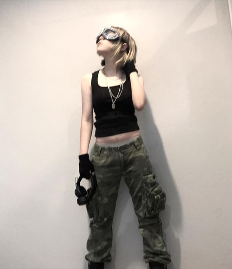 Apocalypse Clothes Women, Aesthetic Zombie Apocalypse Outfit, Grunge Apocalypse Aesthetic, Apocalypse Scientist Aesthetic, Y2k Apocalypse Outfit, Cool Apocalypse Outfit, Black Apocalypse Outfit, Wasteland Aesthetic Outfit, Zombie Acopalypse Outfit