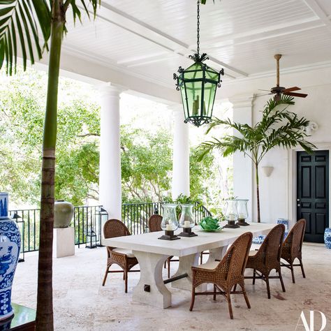 British Colonial Style Exterior, West Indies Dining Room, Tropical British Colonial Interiors, British Colonial House, British Colonial Interiors, Tropical British Colonial, Garden Lifestyle, Beach Condo Decor, Colonial Style Interior