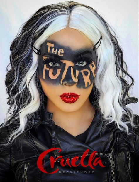 Cruella Inspired Makeup, Cruella Halloween Makeup, Cruella Deville Makeup Emma Stone, Cruelly Devil Makeup, Cruella Makeup Halloween, Maquillage Cruella, Coraline Halloween Makeup, Cruella Deville Hair, Movie Character Makeup