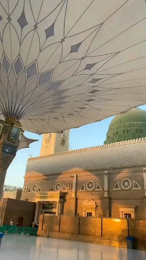 Madina Sharif Beautiful Pic, Madina Video Masjid Nabawi, Jumma Mubarak Beautiful Images, Medina Mosque, Islamic Wallpaper Iphone, Qur'an Photography, Beautiful Quran Verses, Karbala Photography, Beautiful Mosques