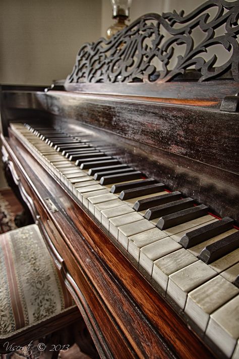 Old Piano, Piano Art, Old Pianos, Classical Piano, Piano Keys, Music Images, Grand Piano, Digital Piano, Nick Jonas