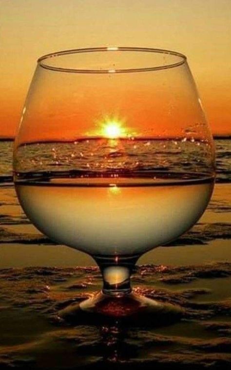 Glass Photography, Reflection Photography, Shotting Photo, Sun Rise, Foto Tips, Airbrush Art, Beautiful Sunrise, Through The Looking Glass, Sunset Pictures