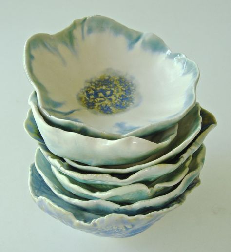 Ceramic Arts Daily, Ceramic Pinch Pots, Pottery Painting Designs, Flower Bowl, Pottery Classes, Ceramics Pottery Art, Ceramics Projects, Clay Art Projects, Ceramics Ideas Pottery