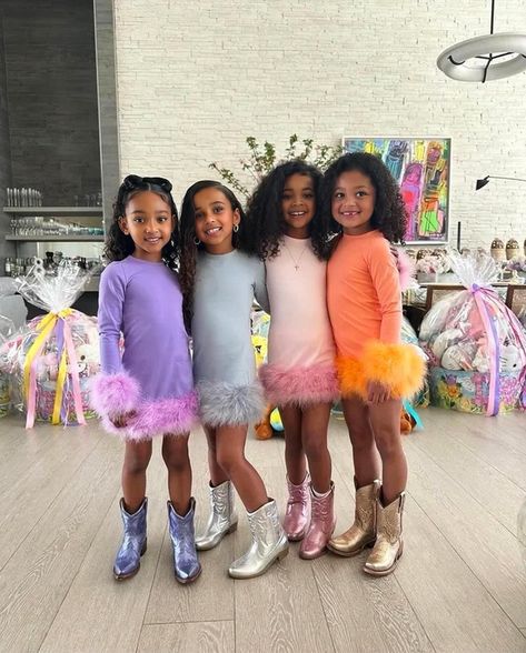 Kardashians cousins, they’re adorable 💖 ♡ @kyliejenner @kimkardashian @khloekardashian @robkardashianofficial ♡ #KylieJenner#KrisJenner#KUWTK#KimKardashian#KhloeKardashian#KourtneyKardashian#StormiWebster#AireWebster#TrueThompson#TatumThompson#SaintWest#NorthWest#ChicagoWest#PsalmWest#KylieCosmetics#KylieSkin#KendallJenner#Jenner#JennerSisters#Kardashian#Kardashians#KardashianSisters#KardashianFamily#KeepingUpWithTheKardashians#TheKardashians#TheKardashiansHulu#KardashiansHulu#RobKardashian#... Freddy Krueger And Jason, Spooky Outfits, Jenner Kids, Funny Instagram Memes, Scary Characters, Spooky Stuff, Kardashian Kids, Bad Kids, Movies Outfit