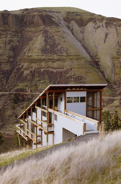 Canyon House, Slope House, Wilderness Retreat, How To Build Steps, Cliff House, Architectural Section, A Hill, Mountain Home, Screened Porch