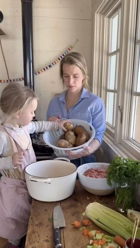 Stay At Home Mom Aesthetic Farm, Home Wife Aesthetic, Stay At Home Wife Aesthetic, Stay At Home Mom Aesthetic, Ballerina Farm, Cottagecore Life, Proverbs 31 Women, Mom Aesthetic, Life Vibes