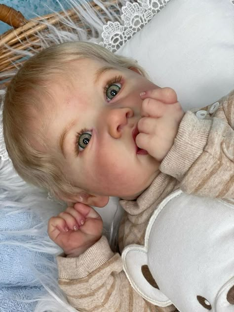 Realistic Reborn Dolls, Reborn Dolls Silicone, Real Looking Baby Dolls, Reborn Art, Life Like Baby Dolls, Preppy Baby, Bb Reborn, Real Baby Dolls, Reborn Silicone