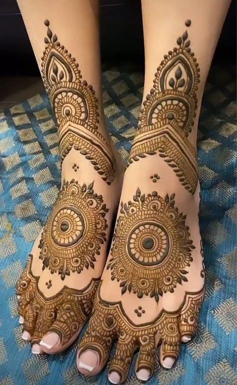 Feet Mehendi Design, Leg Mehendi Designs, Feet Mehndi Designs, Leg Mehendi Design, Simple Mehandi Designs, Latest Mehndi Designs Wedding, Leg Mehndi Design, Feet Mehendi, Mehndi Designs Wedding