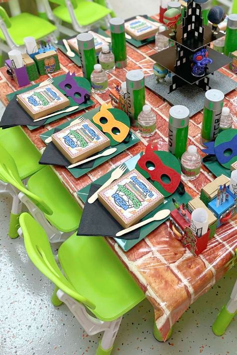 Check out this fun Teenage Mutant Ninja Turtles birthday party! The table settings are so cool!See more party ideas and share yours at CatchMyParty.com Ninja Turtle Appetizers, Ninja Turtle Diy Decor, Ninja Turtle Themed Birthday Party, Ninja Turtle Girl Birthday Party, Teenage Mutant Ninja Turtle Birthday Party, Teenage Ninja Turtle Party Ideas, Girls Ninja Turtle Birthday Party, Ninja Turtles Birthday Party Ideas Decorations, Ninja Turtles Birthday Party Ideas Food