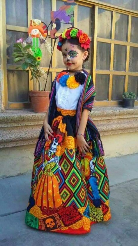 Dia De Los Muertos Family Costume Ideas, Mexican Traditional Clothing, Coco Costume, Folklorico Dresses, Catrina Costume, Skirt Diy, Mexican Outfit, Mexican Dresses, Halloween Inspiration