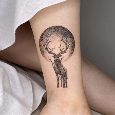 25 Captivating Deer Tattoo Ideas and Meanings Deer Tattoo Meaning, Hirsch Tattoo Frau, Deer Head Tattoo, Deer Tattoo Designs, Stag Tattoo, Tattoo 2024, Hunting Tattoos, Deer Tattoo, Tree Tattoo Designs