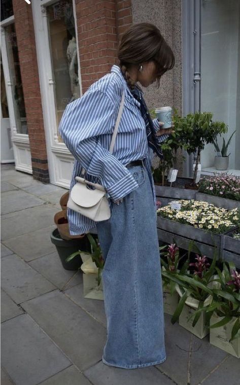 Wide Leg Outfit, Wide Leg Jeans Outfit, Wide Leg Pants Outfit, Getting Bored, Color Combinations For Clothes, Stockholm Street Style, Artist Outfit, Looks Street Style, Outfit Trends