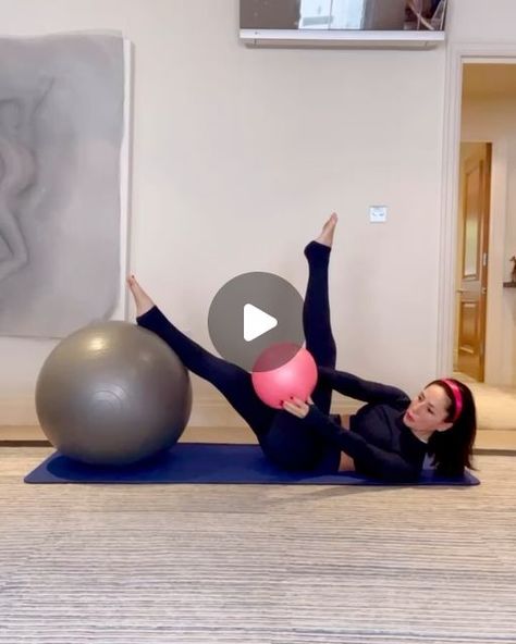 Tania Franses on Instagram: "🔥FULL BODY FITBALL & MINIBALL WORKOUT🔥  Welcome to today’s Full Body Prop-tastic Workout with both the FitBall & MiniBall💥 Oh yes!!!💪🏼  ———————————————————————— Like 🌟 Save 🌟Share 🌟 Do 🌟 ————————————————————————  TIPS: 💙 Do each move x10-12 times 💙 Focus on quality + not quantity 💙 Engage your core + breathe fluidly throughout 💙 Enjoy😉  This is from my NEW FitBall MiniBall Full Body 25 minute workout, available on my App 🙌🏼 See the last video for more info 🤓  For many more workouts with verbal cues like this, download my App by clicking 🔗 in my Bio👆🏼+ start with a 7 day FREE trial🏋️‍♀️  Have a lovely week 😘   ————————————————————————  #totalbodyworkout #fitball #mondayworkout  #swissball #pilatesball #miniball #workoutroutine #hometraining Gym Ball Exercises, Fitness Postpartum, Ball Pilates, 25 Minute Workout, Pilates Matwork, Bosu Workout, Yoga Ball Exercises, Pilates Ball, Quality Not Quantity