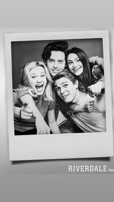 Riverdale Poster, My Love Photo, Love Foto, Riverdale Cw, Riverdale Characters, Riverdale Cole Sprouse, Bughead Riverdale, Riverdale Aesthetic, Cami Mendes