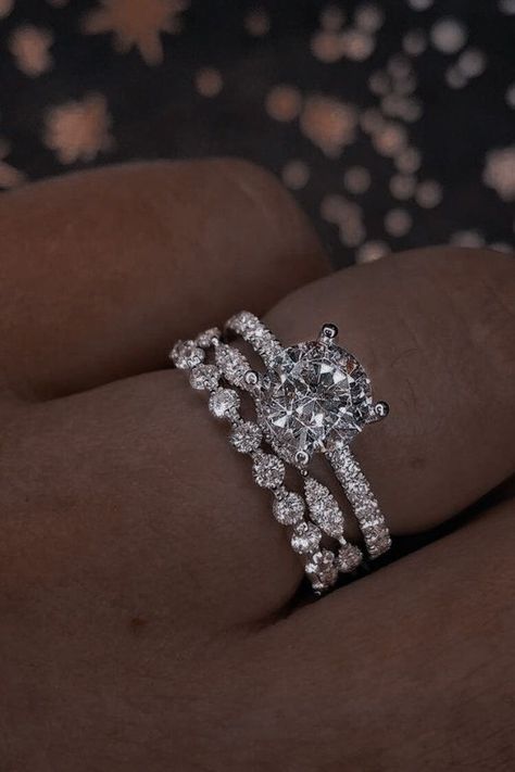 Rings With Diamonds All Around, Extravagant Wedding Rings, Wedding Rings Black Women, Princess Diamond Rings, Big Diamond Wedding Rings, Fancy Wedding Rings, Gold Engagement Ring Designs, Luxury Wedding Ring, Victorian Jewelry Necklace