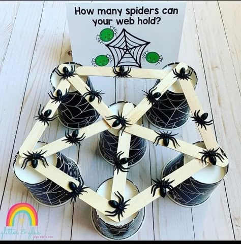 Spiders Kindergarten, Spiders Preschool, Halloween Stem Challenge, Halloween Theme Preschool, Jamie Kelly, Halloween Stem Activities, Halloween Lesson Plans, Spider Activities, Spider Theme