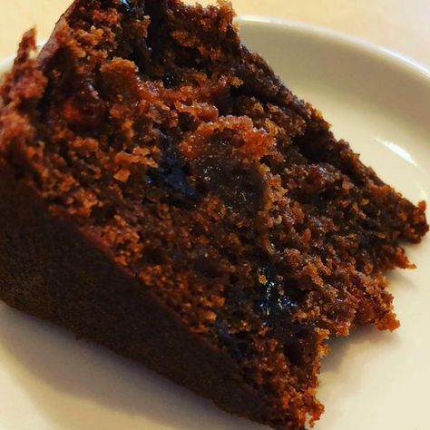 Rum Raisin Cake, Caribbean Fruit Cake Recipe, Trinidad Black Cake, Xmas Cake Recipes, Rum And Raisin Cake, Black Cake Recipe, Rum Fruit Cake, Dark Fruit Cake Recipe, Fruit Kabob