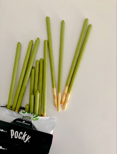 Pocky Matcha, Pocky Aesthetic, Pocky Sticks, Food Japan, Cookie Sticks, Japanese Candy, Japan Food, Green Wallpaper, Green Aesthetic